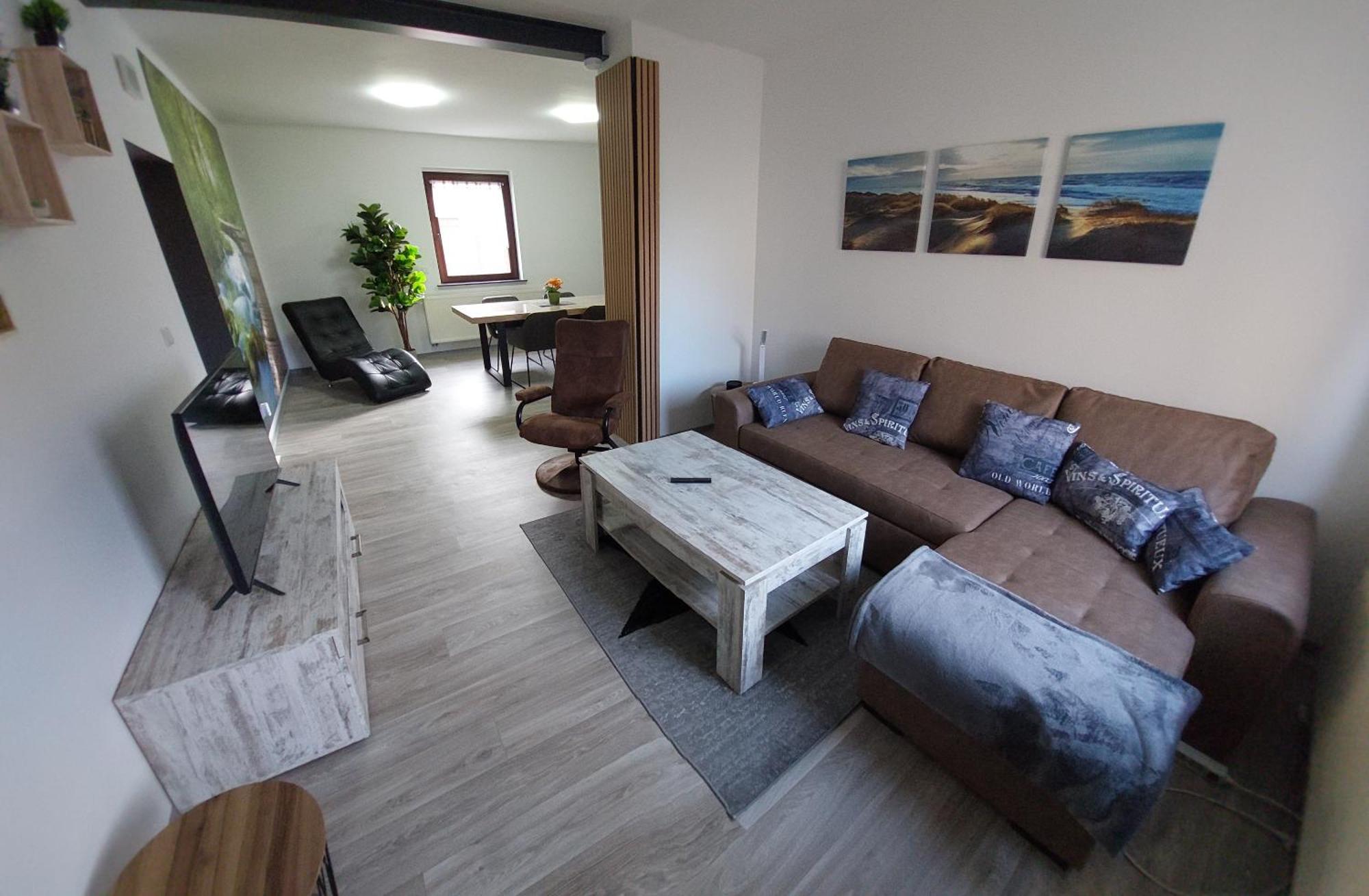 Modernes Appartement HOME near Erfurt, mit Kaffeevollautomat, Entertainmentpaket, WLAN , Einkaufsmöglichkeiten und kostenlosen Parkplatz für PKW und Transporter Elxleben Exterior foto